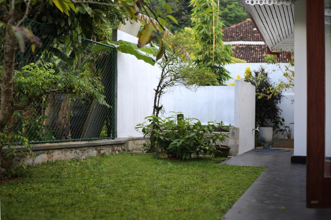 Triple Edge Villa Unawatuna Extérieur photo